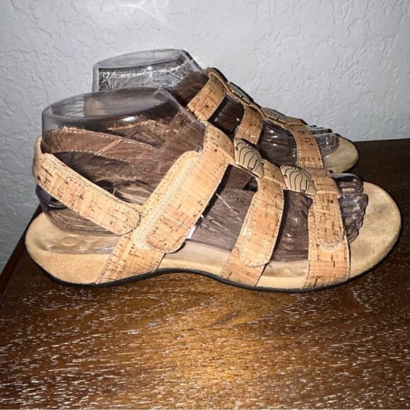 Vionic 44/Amber Self-Attached Sandal Shoes - Picture 2 of 8